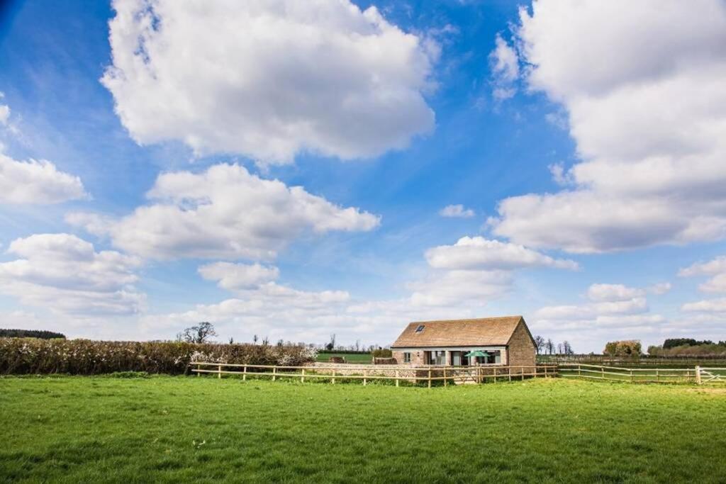 Villa Secluded Romantic Cotswolds Barn - Sleeps 2 To 4 - Near Cirencester - Dog Friendly Kemble Exterior foto