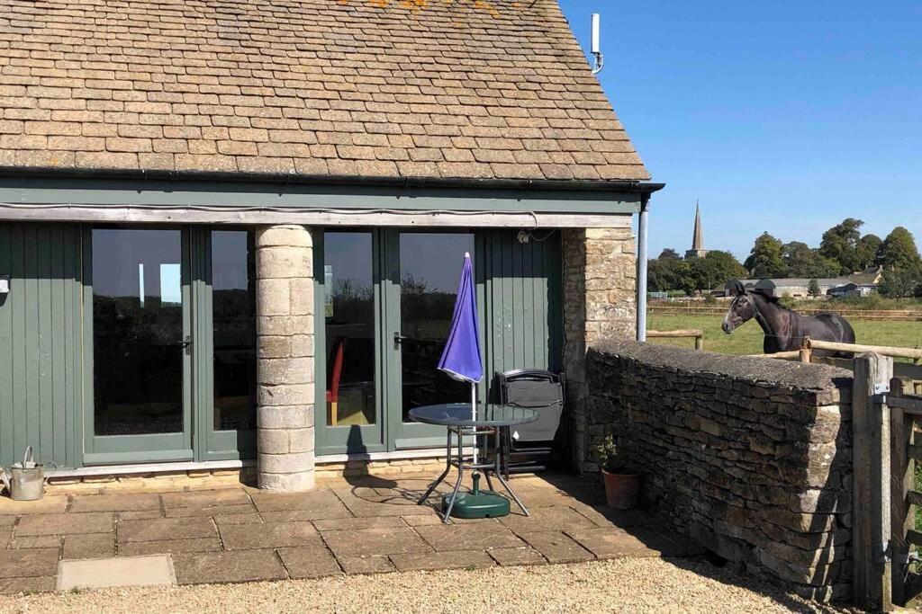 Villa Secluded Romantic Cotswolds Barn - Sleeps 2 To 4 - Near Cirencester - Dog Friendly Kemble Exterior foto