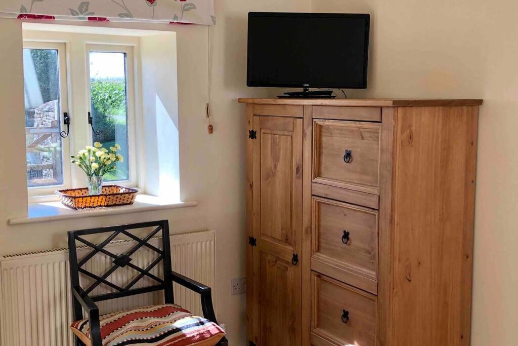 Villa Secluded Romantic Cotswolds Barn - Sleeps 2 To 4 - Near Cirencester - Dog Friendly Kemble Exterior foto