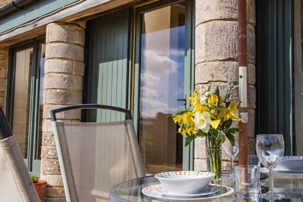 Villa Secluded Romantic Cotswolds Barn - Sleeps 2 To 4 - Near Cirencester - Dog Friendly Kemble Exterior foto
