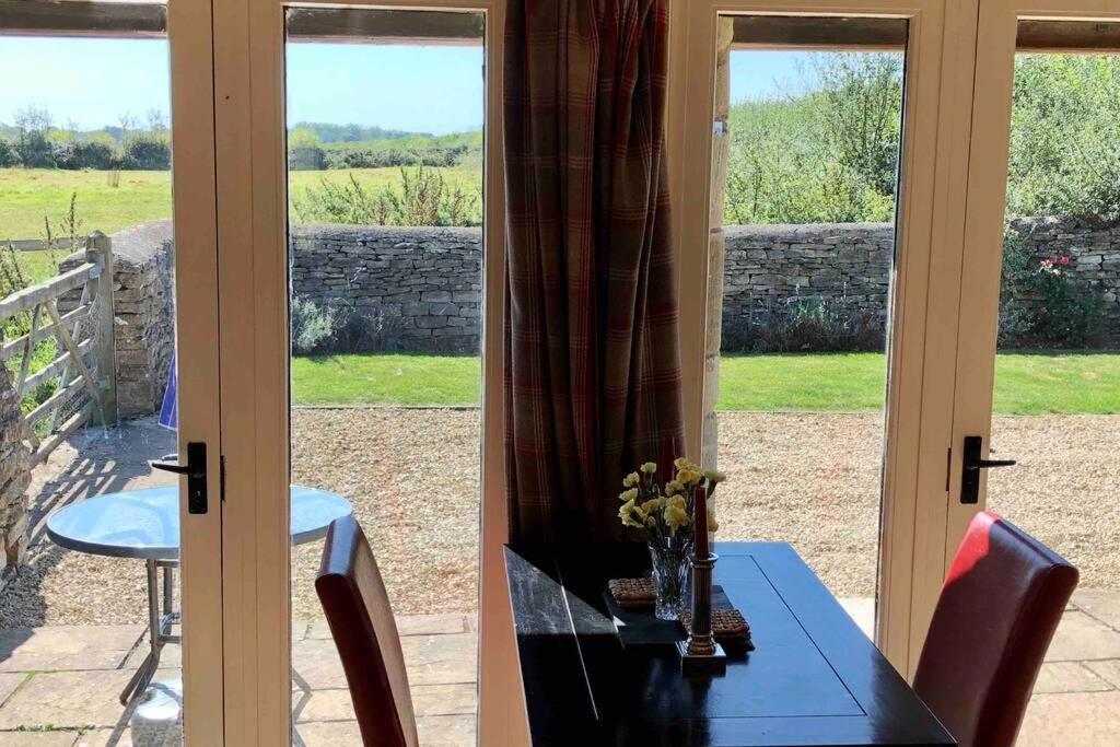 Villa Secluded Romantic Cotswolds Barn - Sleeps 2 To 4 - Near Cirencester - Dog Friendly Kemble Exterior foto