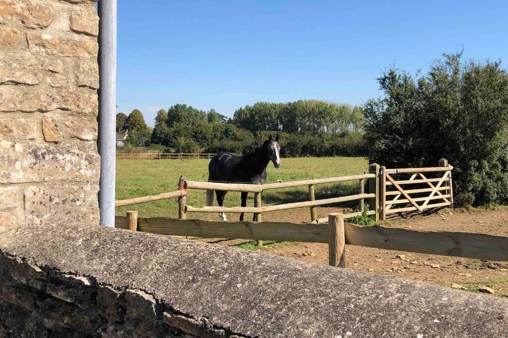 Villa Secluded Romantic Cotswolds Barn - Sleeps 2 To 4 - Near Cirencester - Dog Friendly Kemble Exterior foto